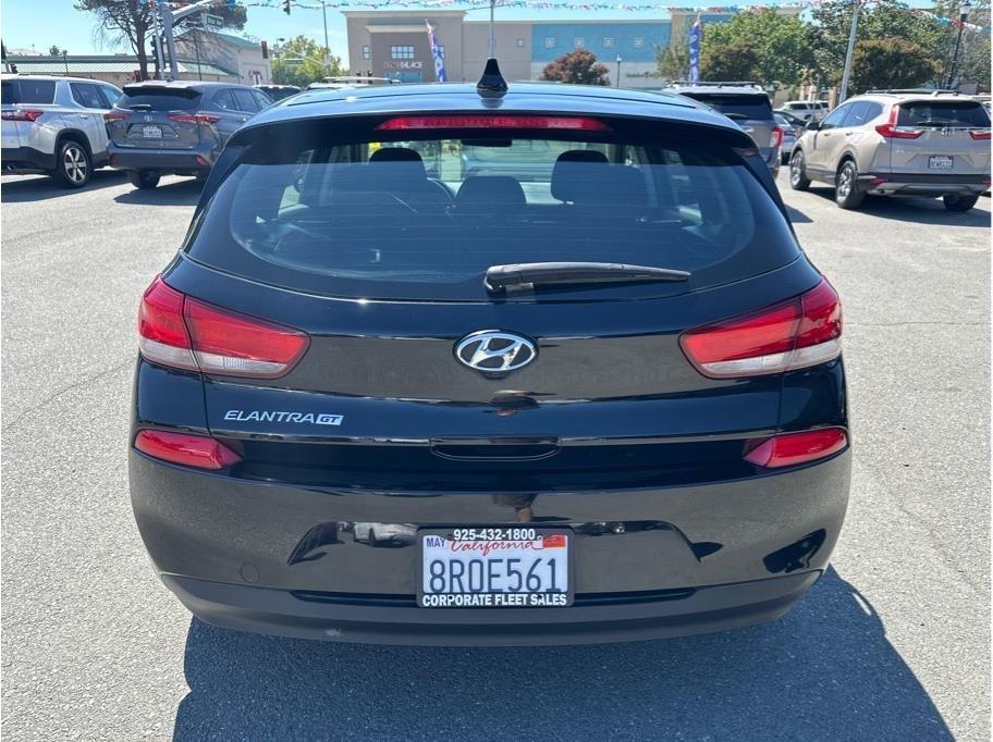 Hyundai Elantra GT Base 6A 2019