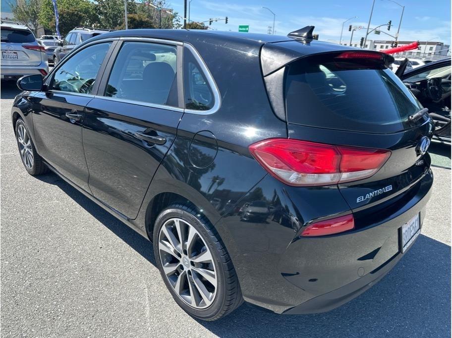 Hyundai Elantra GT Base 6A 2019