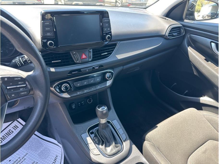 Hyundai Elantra GT Base 6A 2019