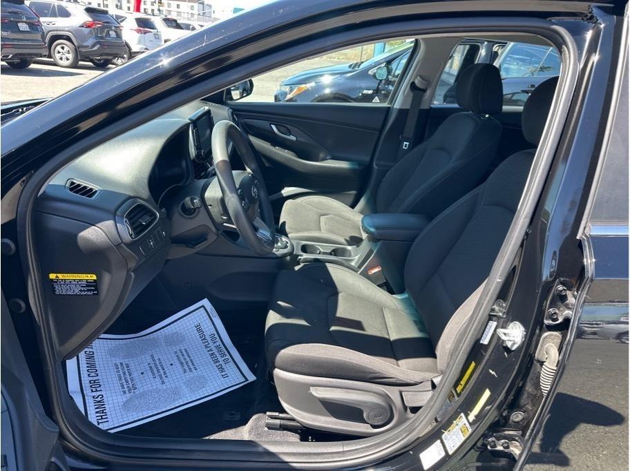 Hyundai Elantra GT Base 6A 2019