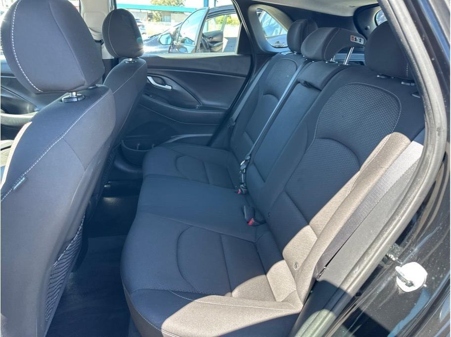 Hyundai Elantra GT Base 6A 2019