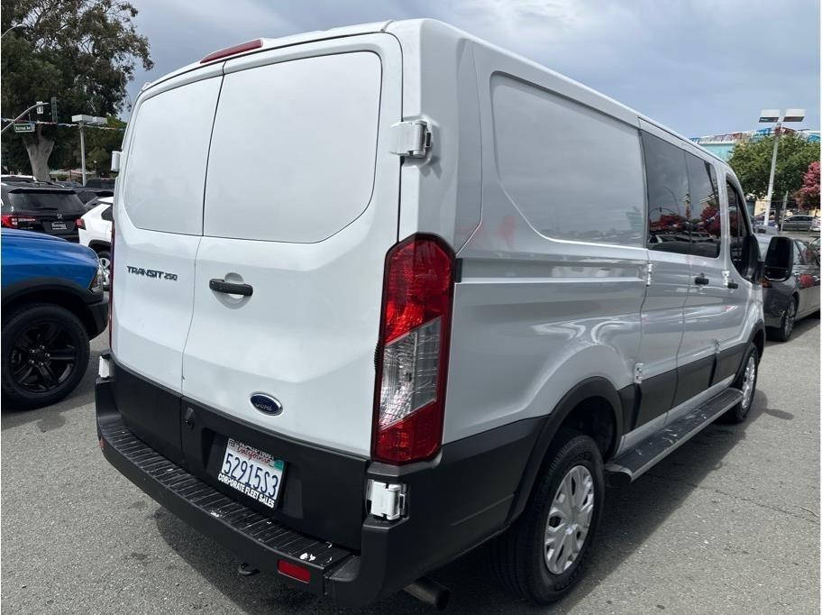 Ford Transit 250 Van Low Roof w/Sliding Pass. 130-in. WB 2020