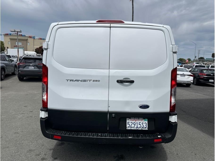 Ford Transit 250 Van Low Roof w/Sliding Pass. 130-in. WB 2020