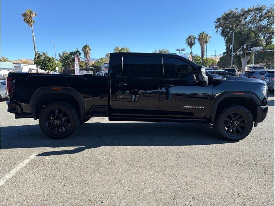 GMC Sierra 2500HD AT4 Crew Cab 4WD 2024