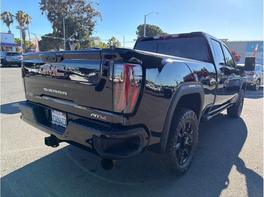 GMC Sierra 2500HD AT4 Crew Cab 4WD 2024