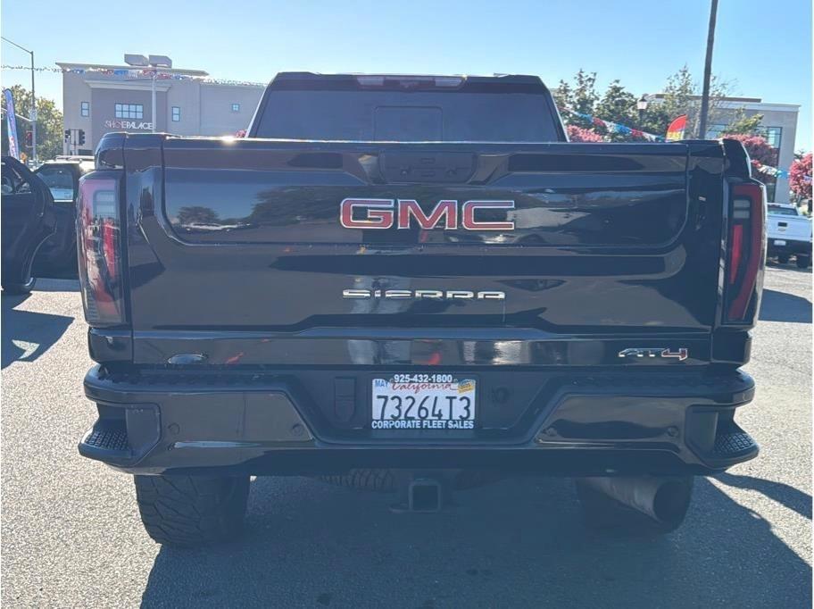 GMC Sierra 2500HD AT4 Crew Cab 4WD 2024