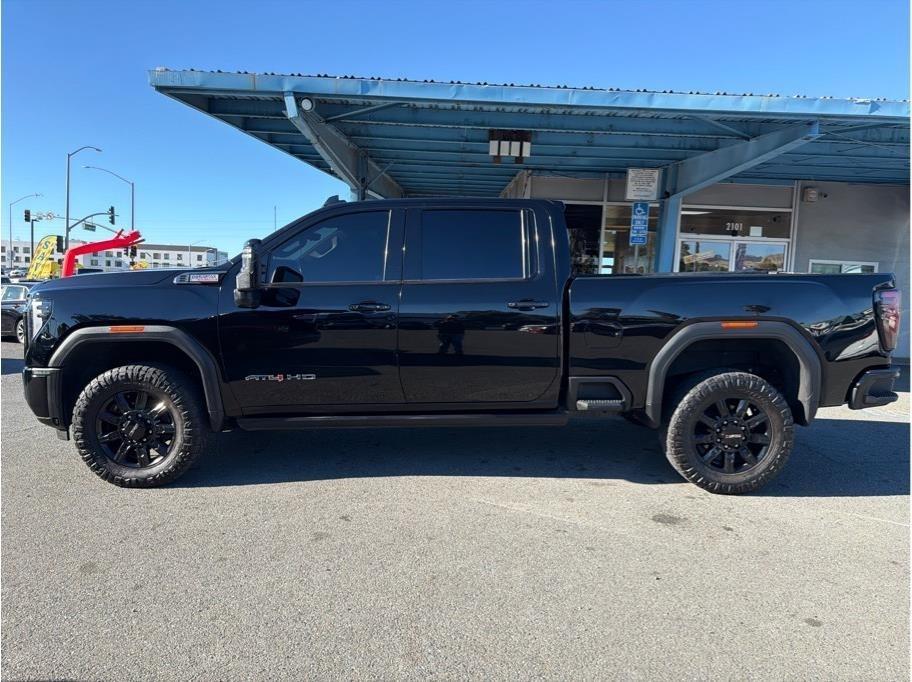 GMC Sierra 2500HD AT4 Crew Cab 4WD 2024