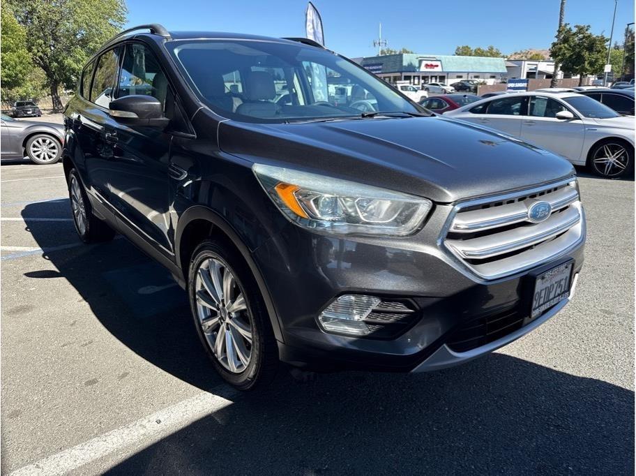 Ford Escape Titanium 4WD 2017
