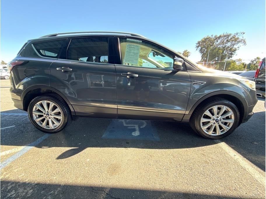 Ford Escape Titanium 4WD 2017