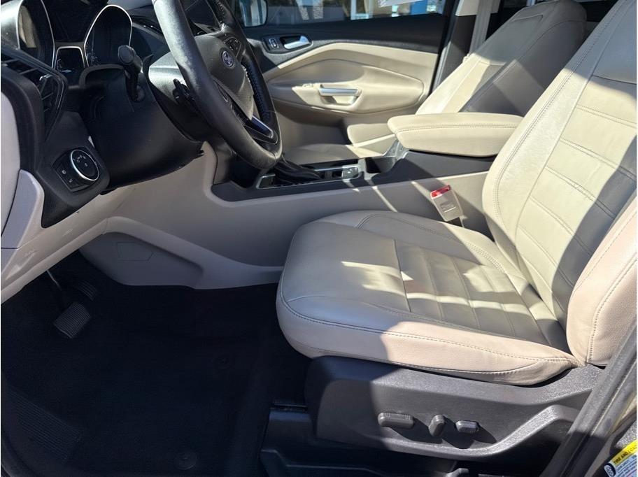 Ford Escape Titanium 4WD 2017