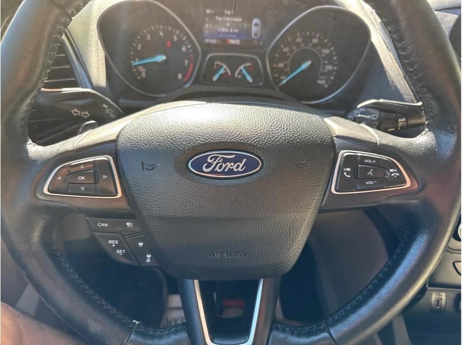Ford Escape Titanium 4WD 2017