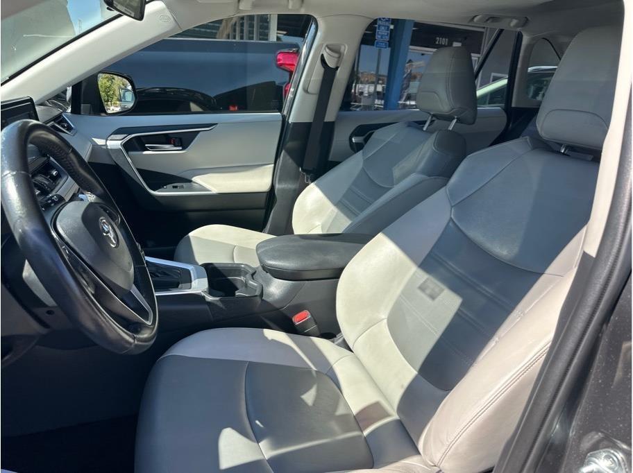 Toyota RAV4 XLE Premium 2019