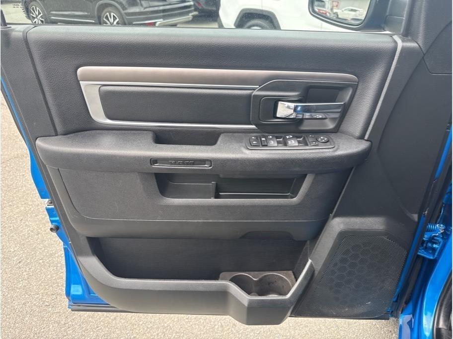 RAM 1500 Classic Tradesman Crew Cab SWB 2WD 2024