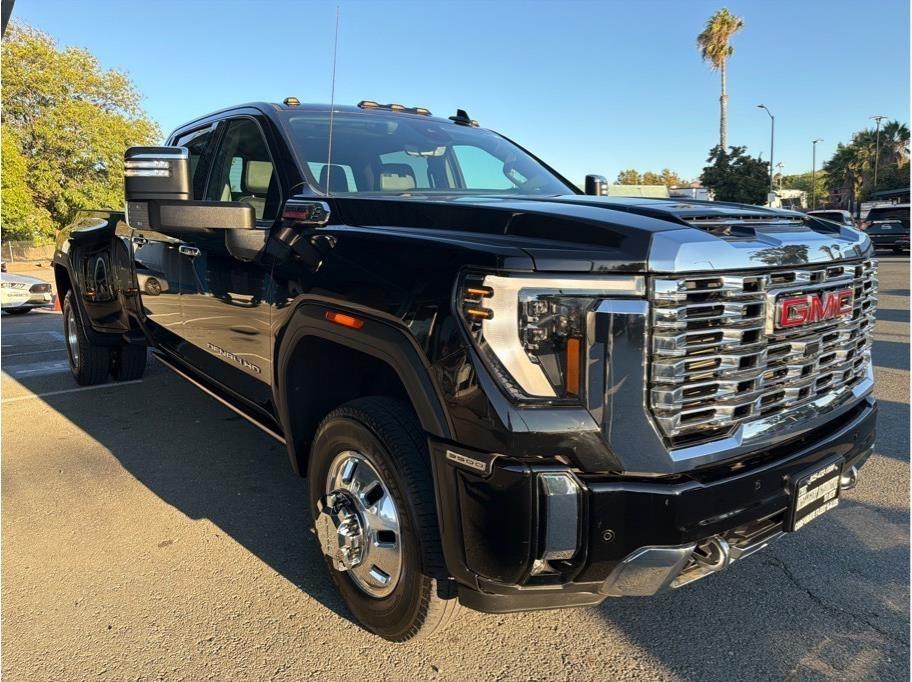GMC Sierra 3500HD Denali Crew Cab 4WD 2024