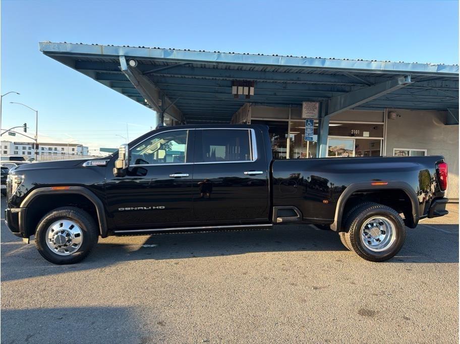GMC Sierra 3500HD Denali Crew Cab 4WD 2024