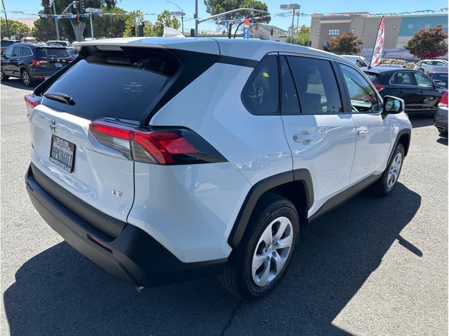 Toyota RAV4 LE 2024