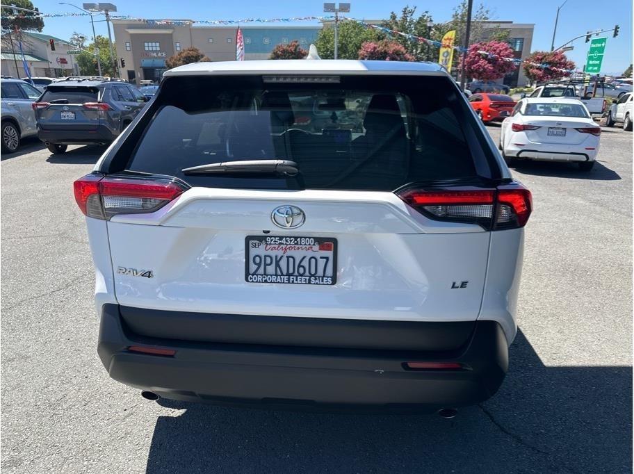Toyota RAV4 LE 2024