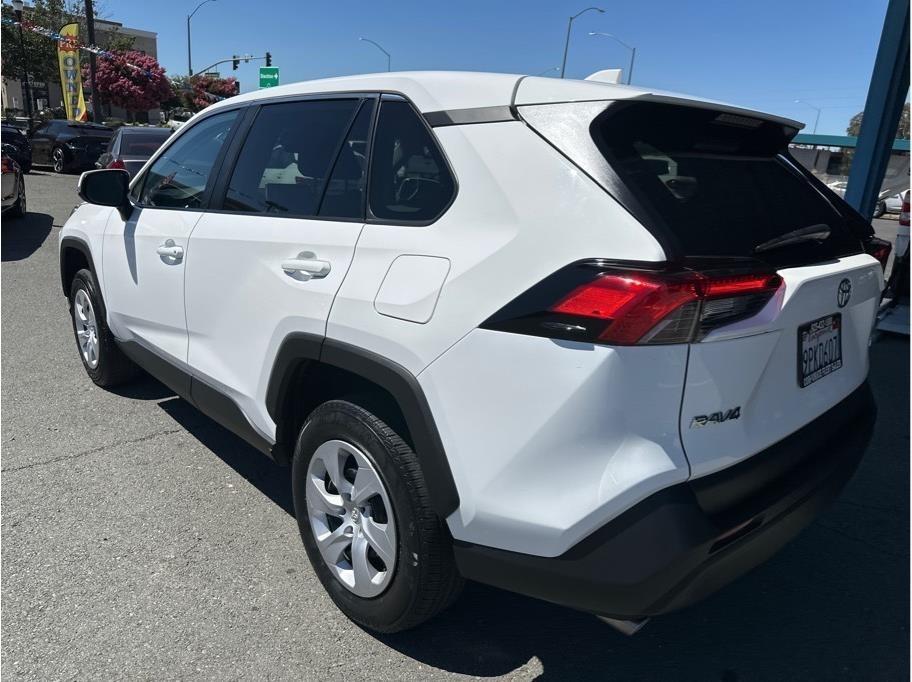 Toyota RAV4 LE 2024