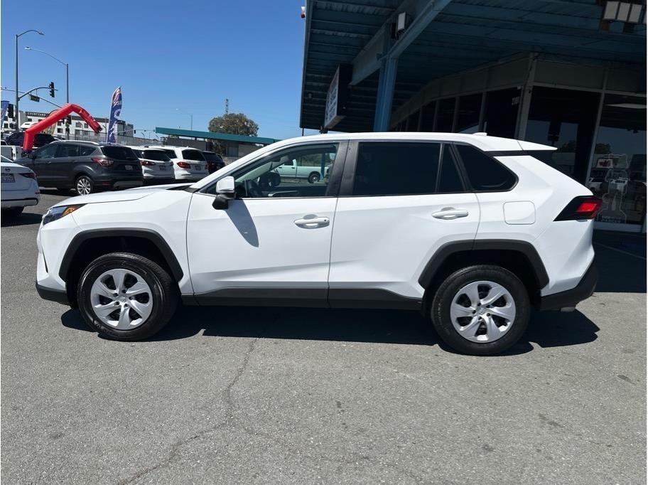 Toyota RAV4 LE 2024