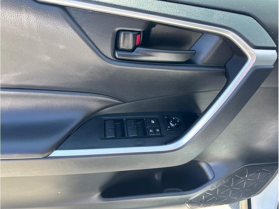 Toyota RAV4 LE 2024