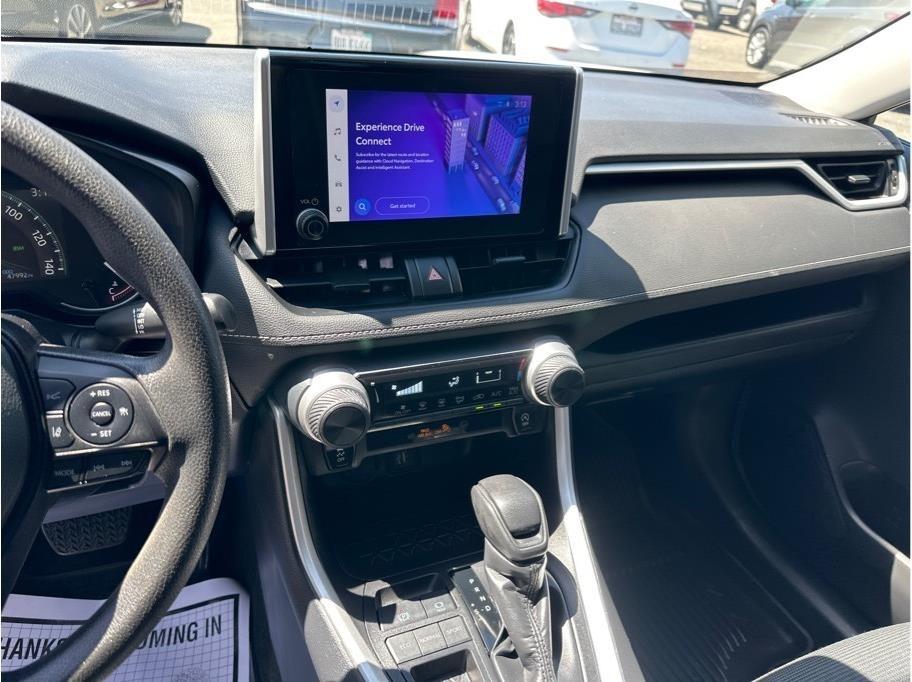 Toyota RAV4 LE 2024