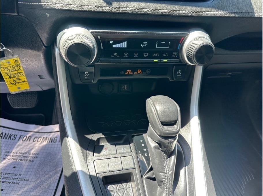 Toyota RAV4 LE 2024