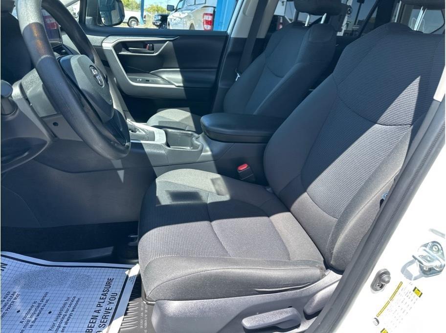 Toyota RAV4 LE 2024