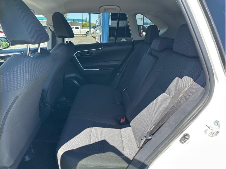Toyota RAV4 LE 2024