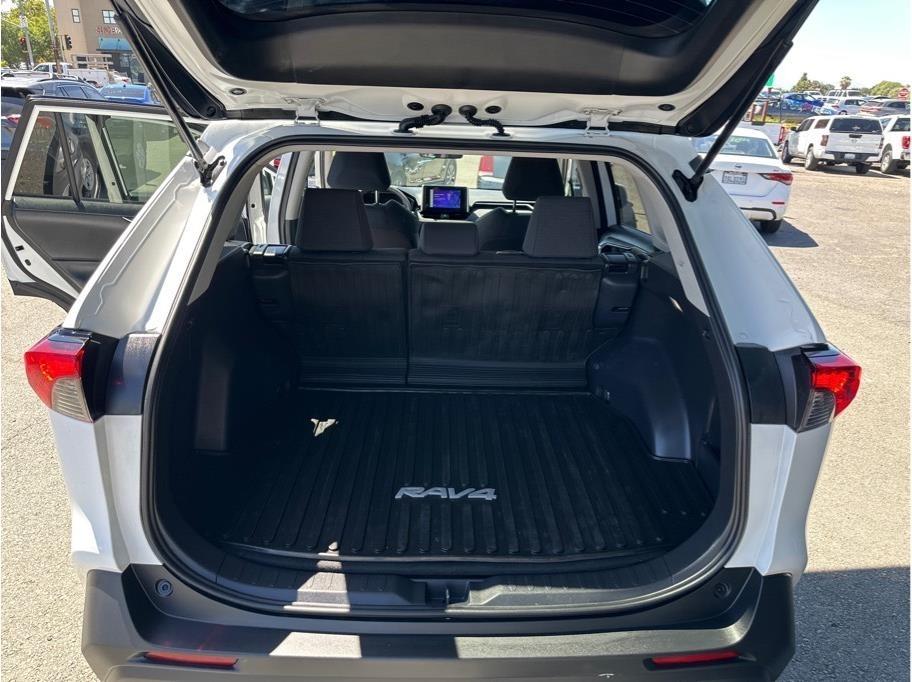 Toyota RAV4 LE 2024