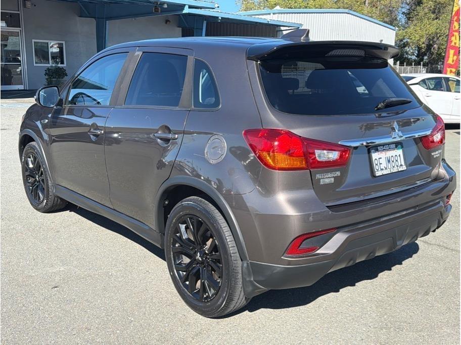 Mitsubishi Outlander Sport 2.0 ES 5M 2018