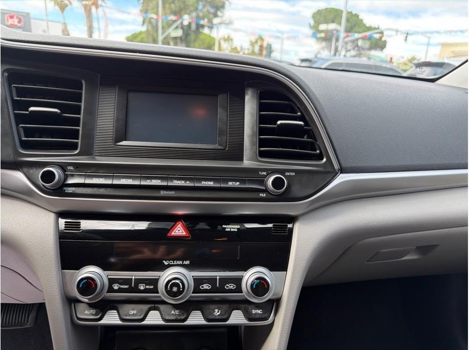 Hyundai Elantra SE 6M 2020