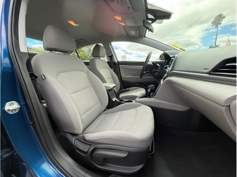 Hyundai Elantra SE 6M 2020