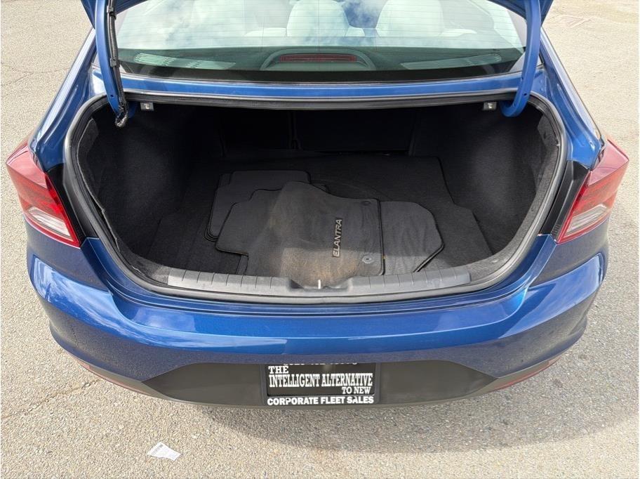 Hyundai Elantra SE 6M 2020