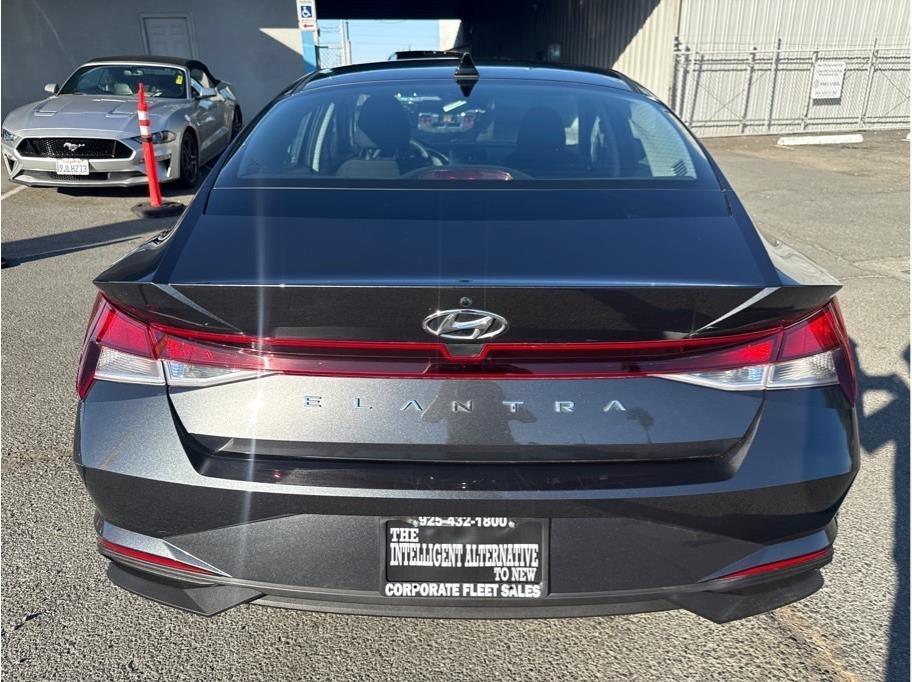 Hyundai Elantra SE 2023
