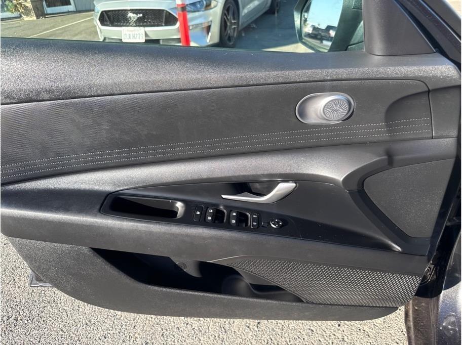 Hyundai Elantra SE 2023