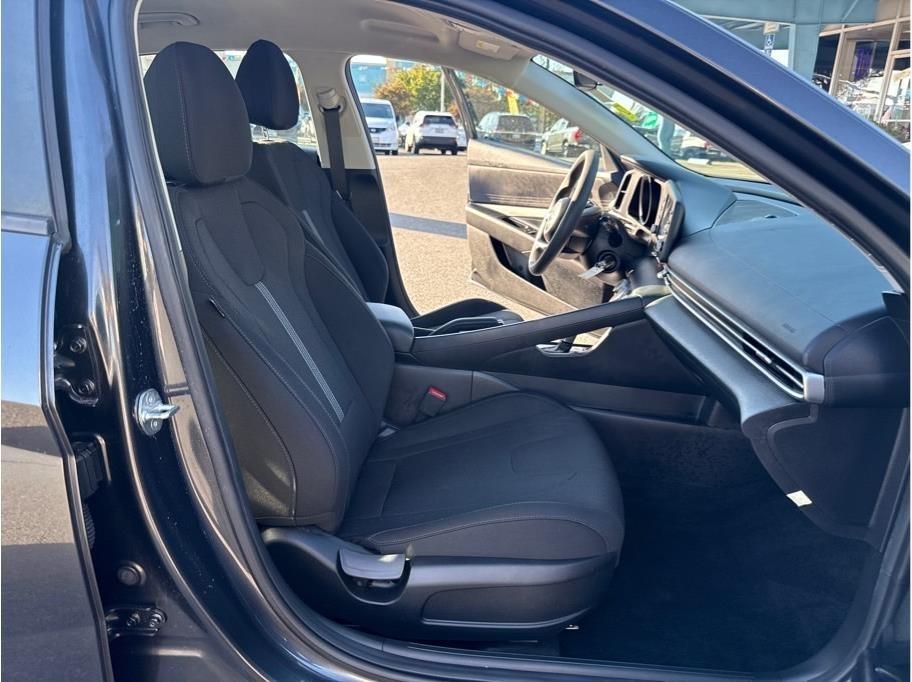 Hyundai Elantra SE 2023