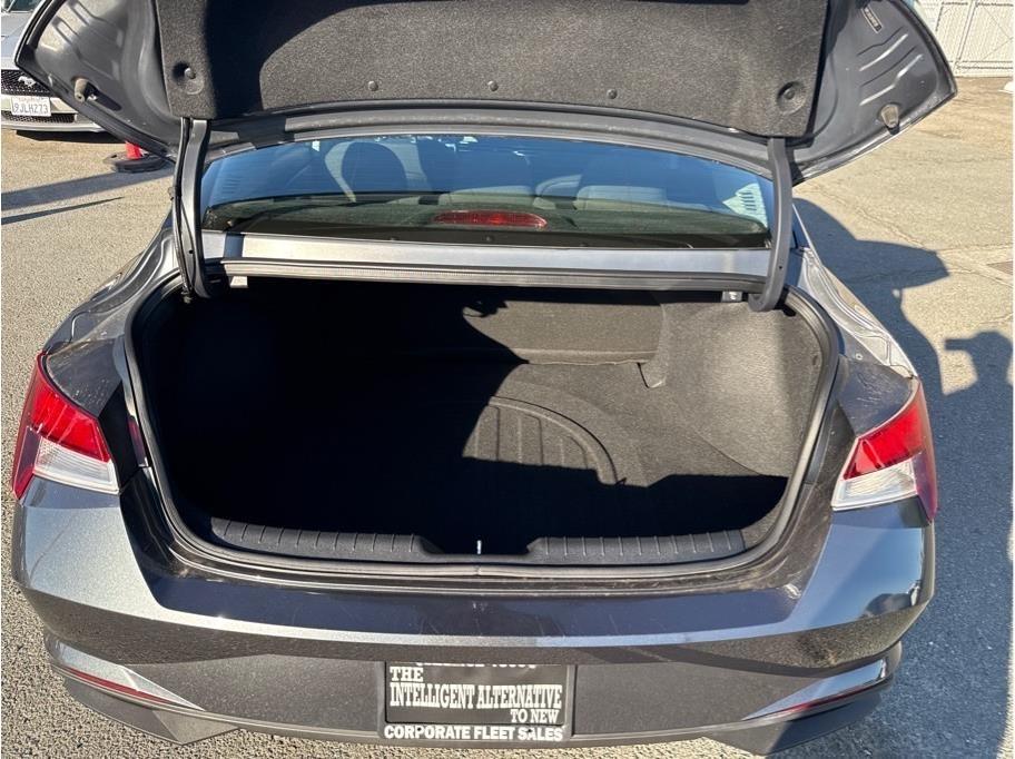 Hyundai Elantra SE 2023