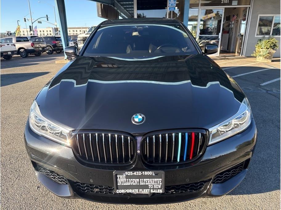 BMW 750i photo 2