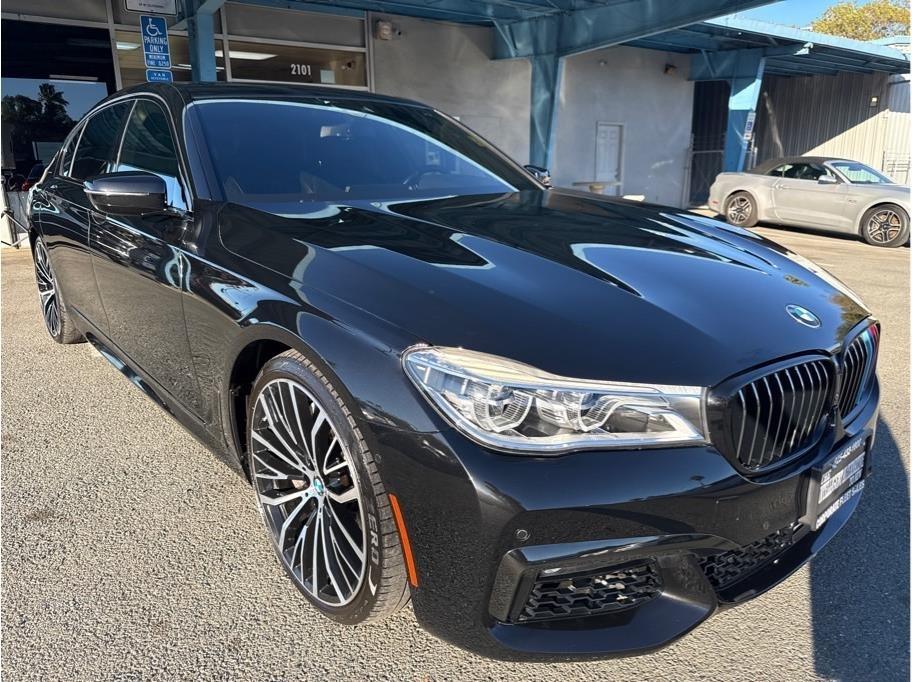 BMW 750i photo 3