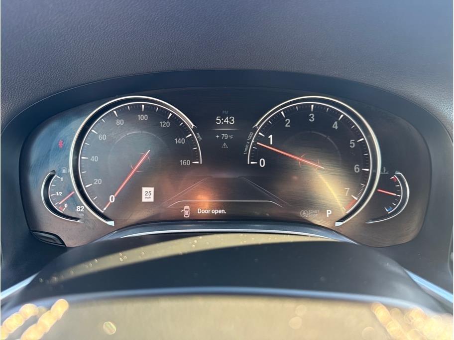 BMW 750i photo 12