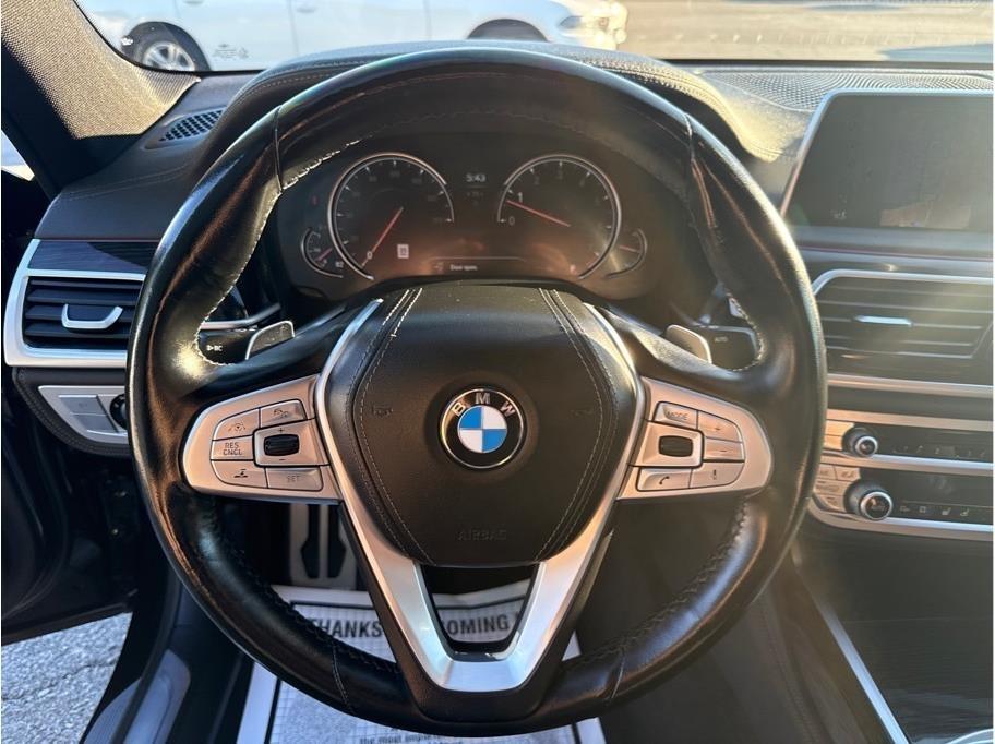 BMW 750i photo 13