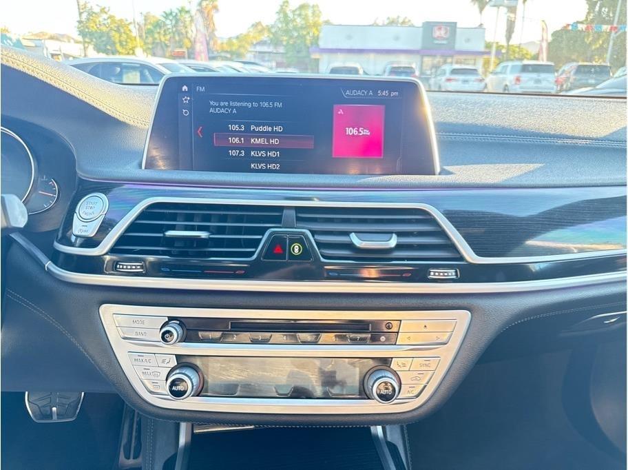 BMW 750i photo 15