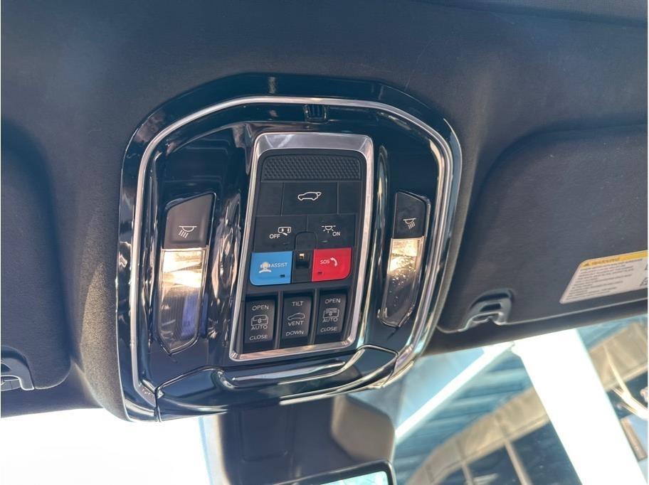 Jeep Grand Wagoneer Series II 4WD 2024