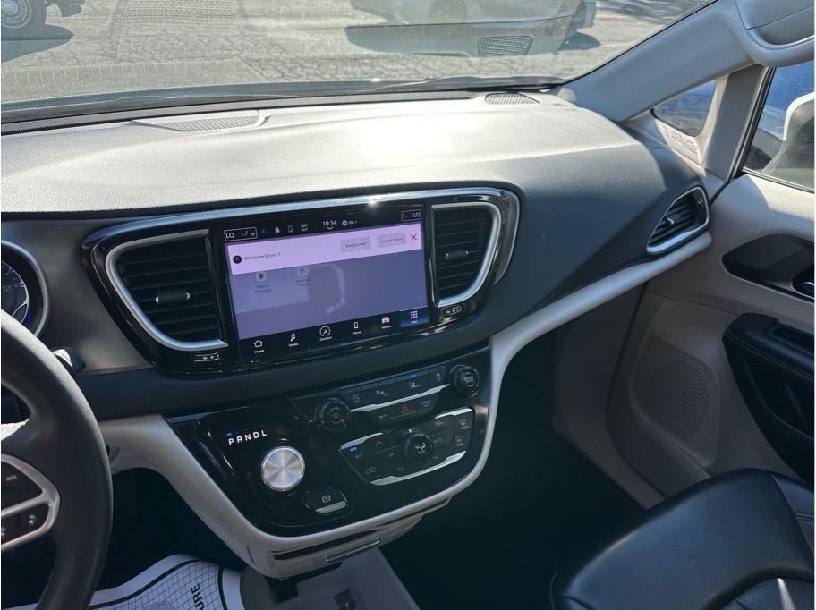 Chrysler Pacifica photo 12