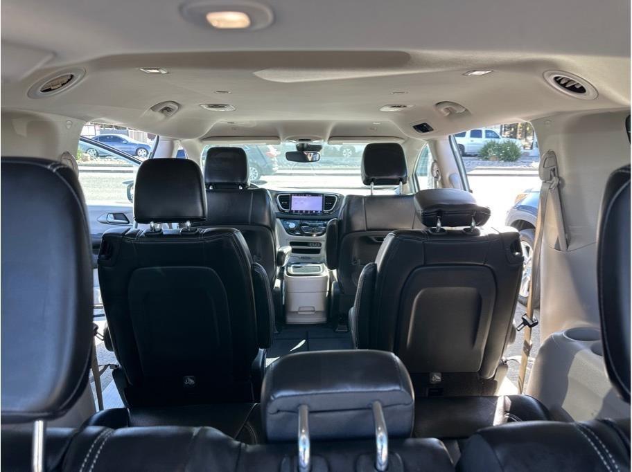 Chrysler Pacifica photo 18