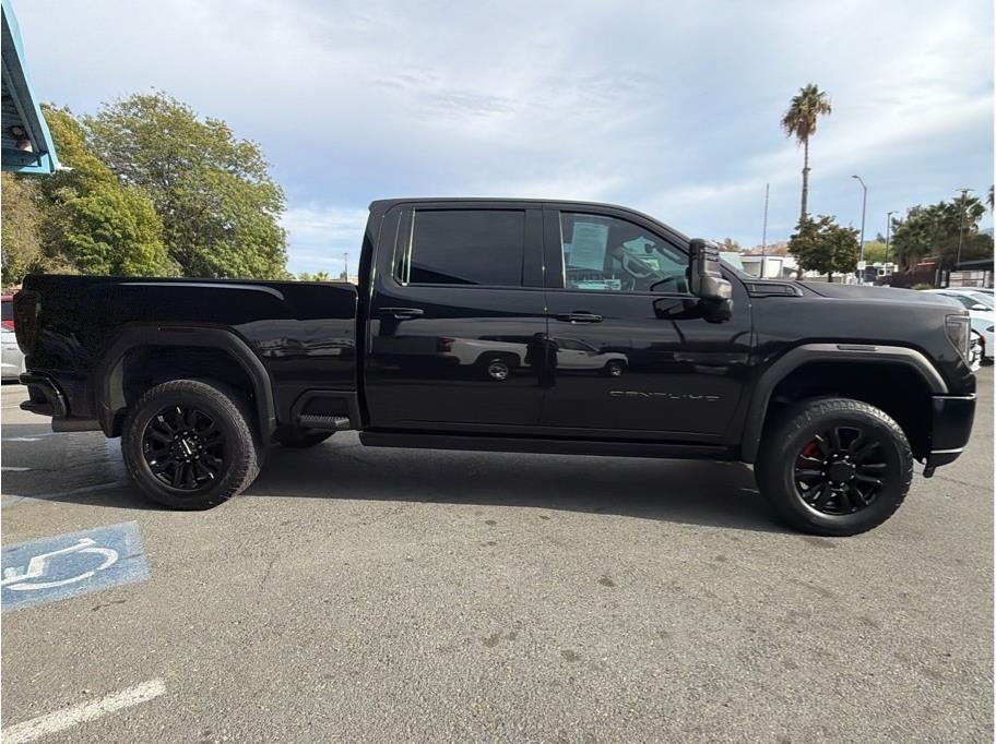 GMC Sierra 3500HD Denali Crew Cab 4WD 2023