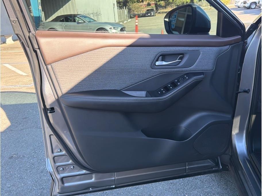 Nissan Rogue photo 11