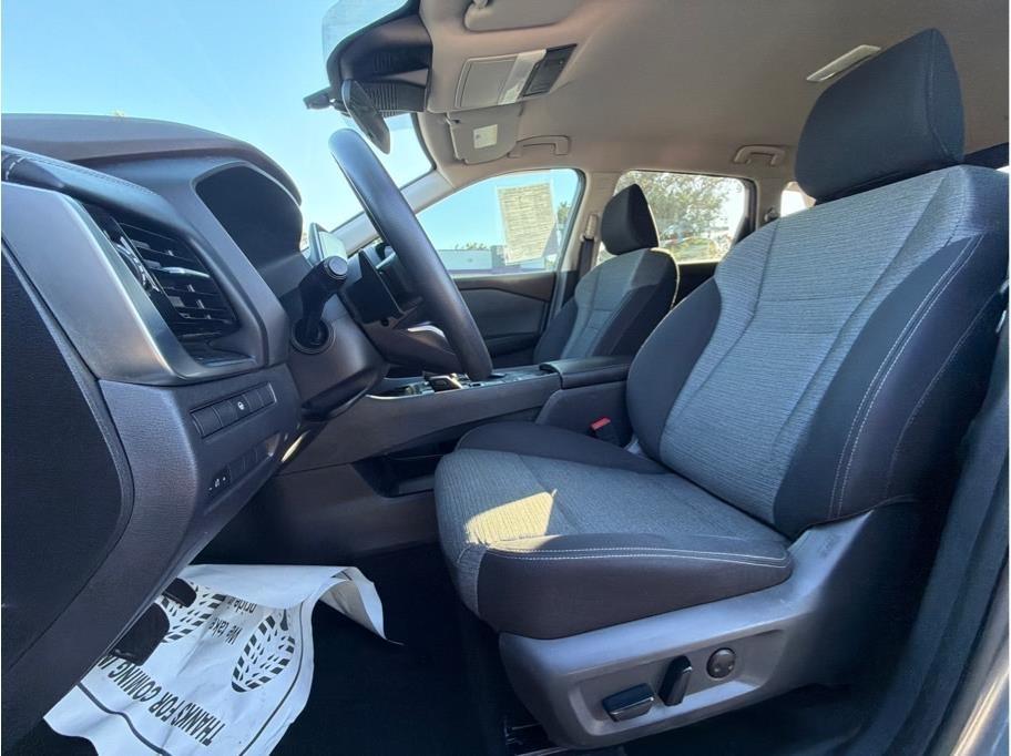 Nissan Rogue photo 14