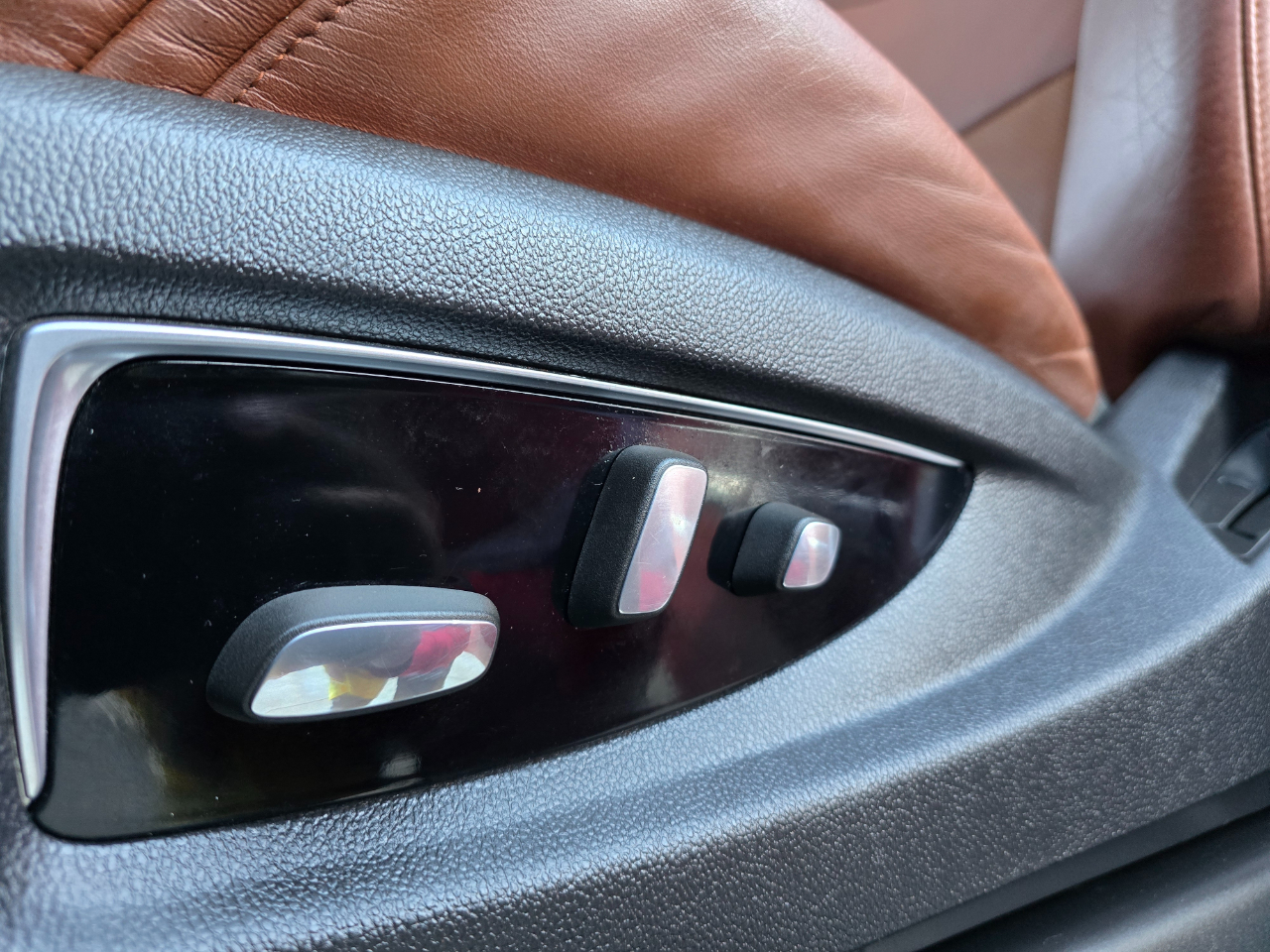 Cadillac Escalade 4WD 4dr Premium 2015