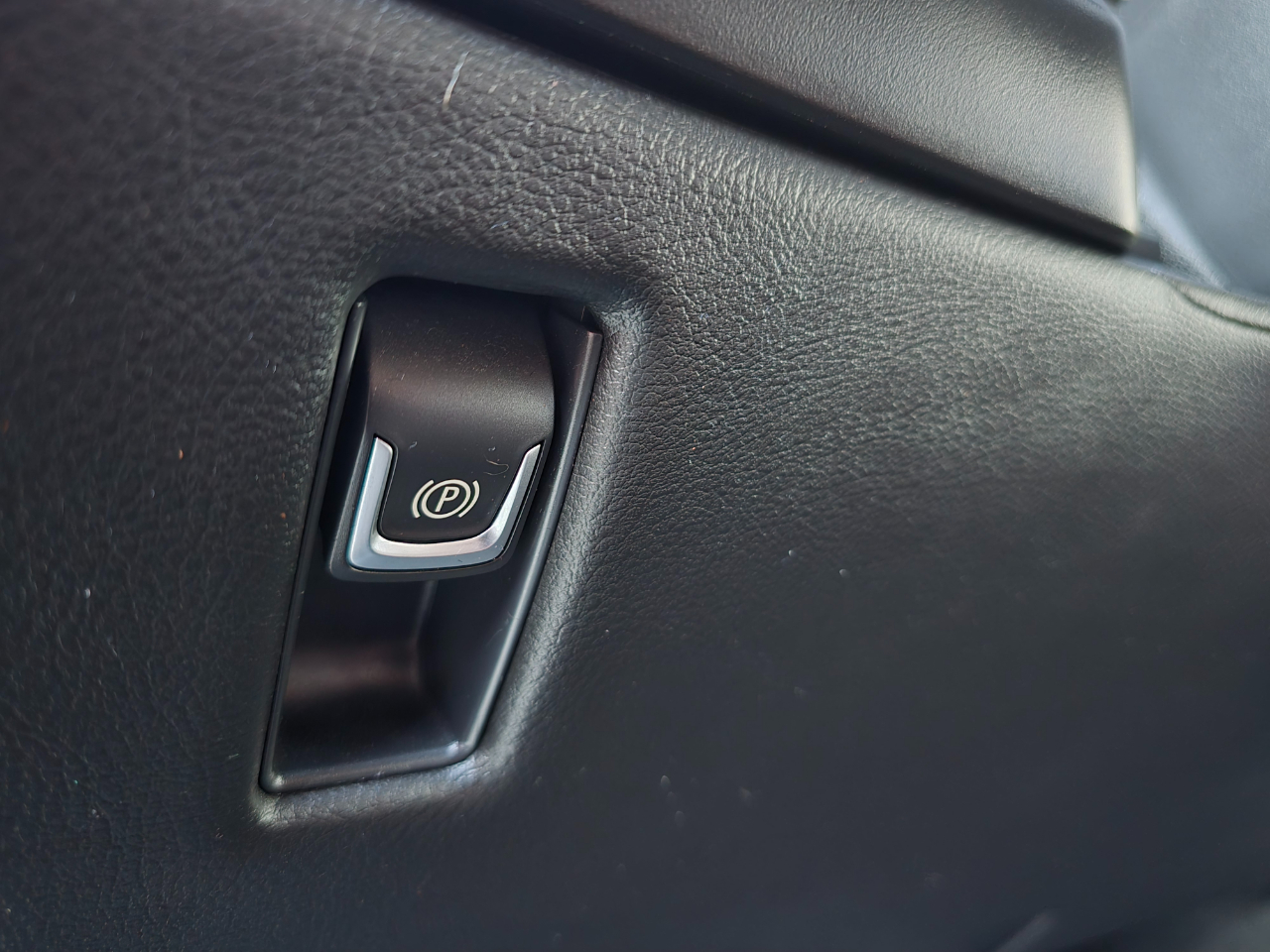 Cadillac Escalade 4WD 4dr Premium 2015